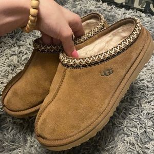 Barley worn Size 4 Ugg Slippers